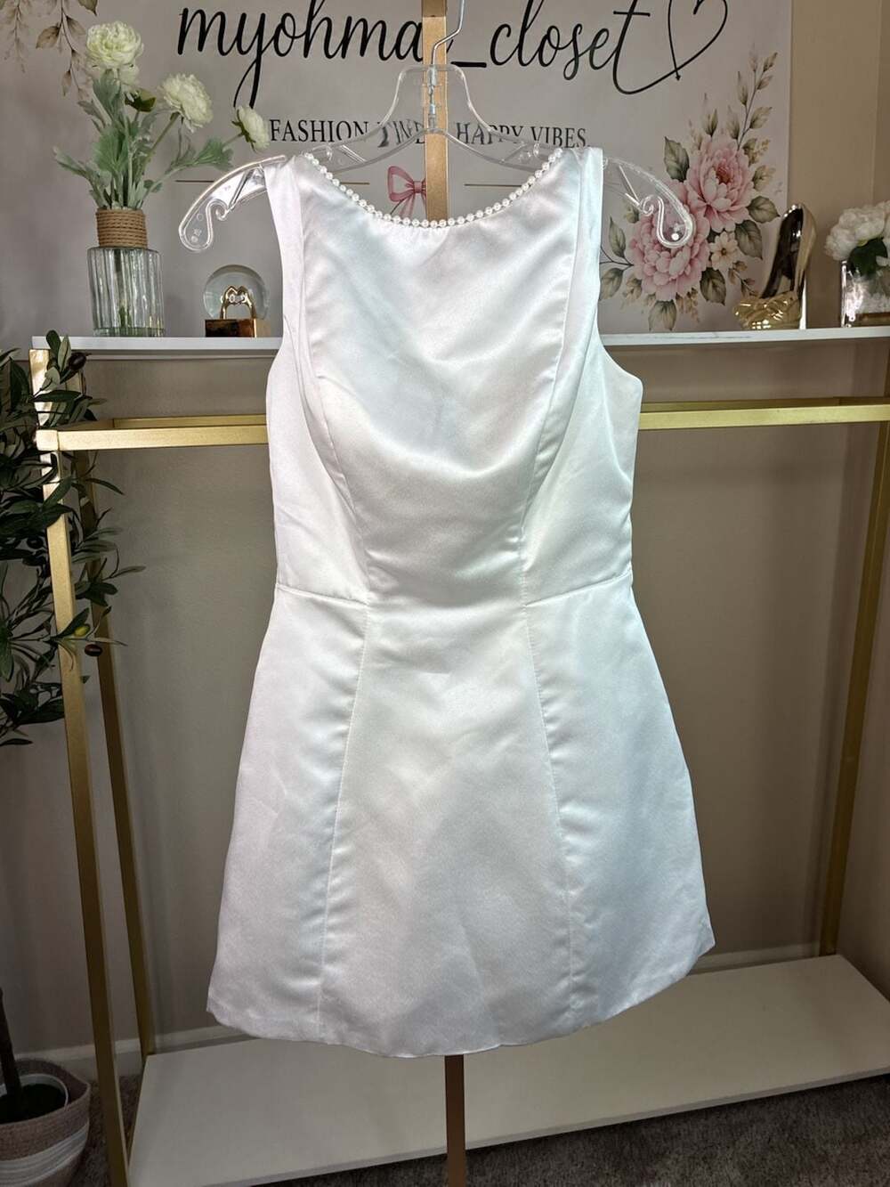 Sleeveless Pearl Trim White Satin Bow-Back Bridal Mini Dress Size 4